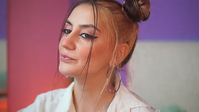 Snapshot of SabrinaHope chatting on November 2025 07:30:01 PM SabrinaHope online show from November 2025 07:30:01 PM