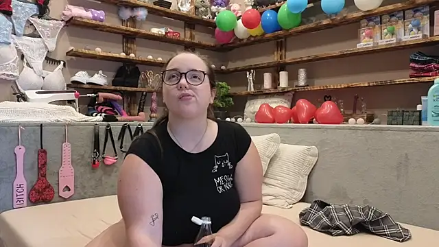 Snapshot of Kimberly-Caprice chatting on March 2025 11:21:01 AM Kimberly-Caprice online show from March 2025 11:21:01 AM