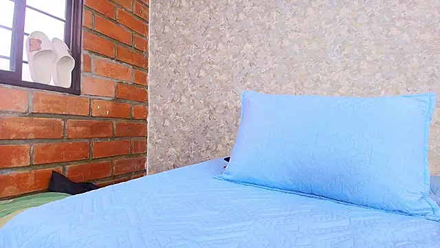 nicol f online show from October 2025 07:15:02 PM