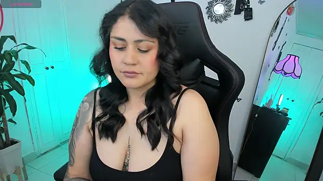 Snapshot of GretaX-X chatting on September 2025 12:04:01 AM GretaX-X online show from September 2025 12:04:01 AM