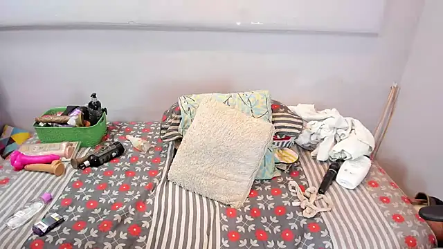 latinasexymoon online show from February 2025 08:41:01 PM