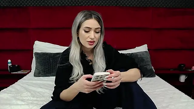 MinnieMe online show from November 2025 07:05:01 PM