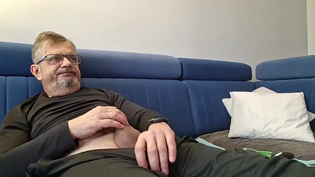 Snapshot of axecoman60 chatting on February 2025 08:04:01 AM axecoman60 online show from February 2025 08:04:01 AM