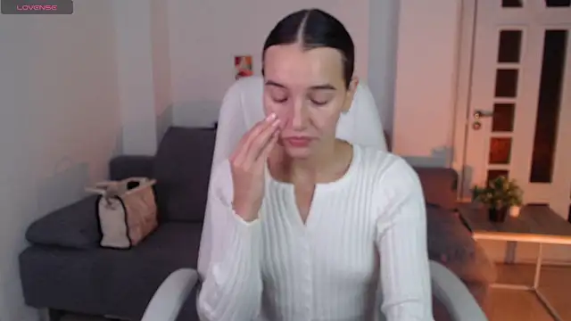 Bellla Haddid online show from October 2025 01:06:01 AM