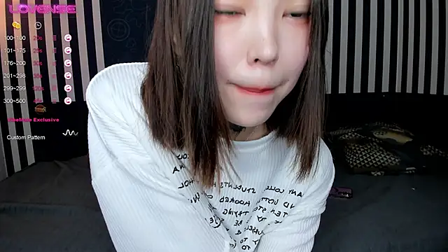 Snapshot of Dark_Ester chatting on January 2025 01:52:01 PM Dark Ester online show from January 2025 01:52:01 PM