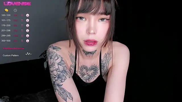 Snapshot of Dark_Ester chatting on October 2025 04:37:01 PM Dark Ester online show from October 2025 04:37:01 PM