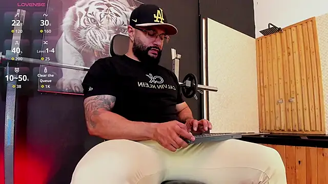 Luke  09 online show from November 2025 11:27:01 AM