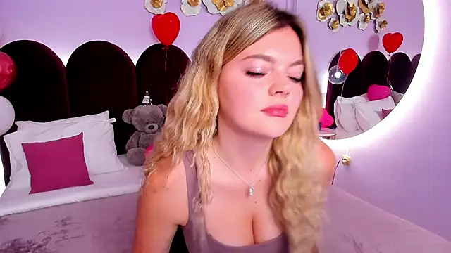 ZaraBloom online show from November 2025 03:23:01 AM