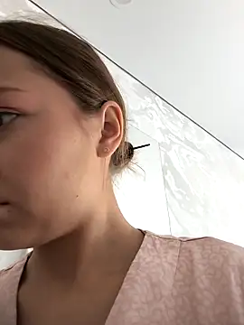 Snapshot of AliceBrayan chatting on September 2025 05:12:01 AM AliceBrayan online show from September 2025 05:12:01 AM