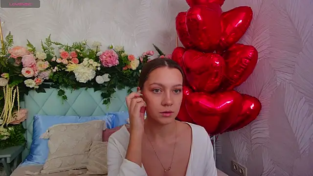 Snapshot of AliceBrayan chatting on February 2026 05:06:02 PM AliceBrayan online show from February 2026 05:06:02 PM