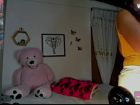 mykaelahoney online show from November 2025 05:09:02 AM