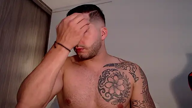 Snapshot of thomas_gun chatting on December 2024 01:55:01 PM thomas gun online show from December 2024 01:55:01 PM