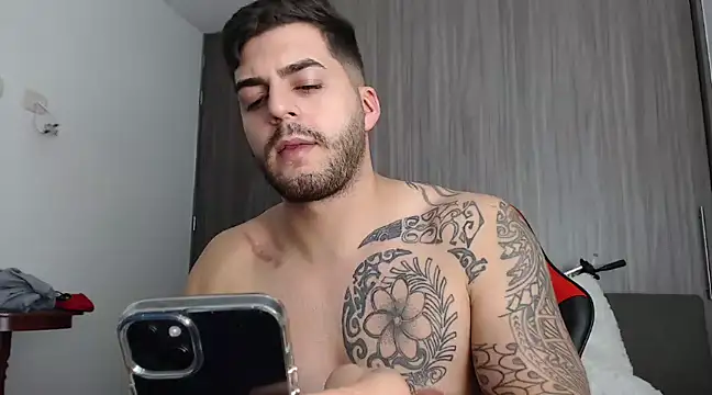 Snapshot of thomas_gun chatting on March 2025 05:18:02 AM thomas gun online show from March 2025 05:18:02 AM