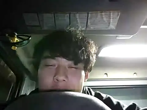 Snapshot of whitebriefboy chatting on January 2025 05:26:01 PM whitebriefboy online show from January 2025 05:26:01 PM