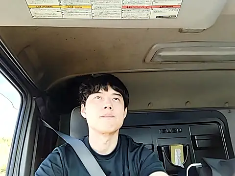 whitebriefboy online show from May 2026 10:00:02 PM