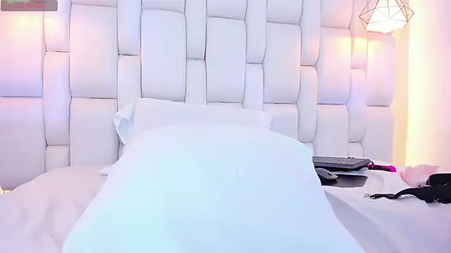 Snapshot of AslyGomez chatting on February 2025 05:40:02 PM AslyGomez online show from February 2025 05:40:02 PM