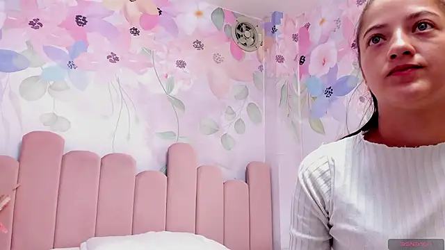 Annie Cute18  online show from January 2025 04:06:02 AM