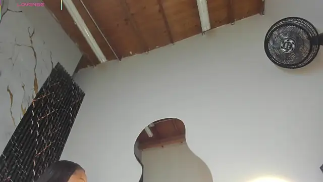 ebony hot1 online show from December 2025 01:41:02 PM