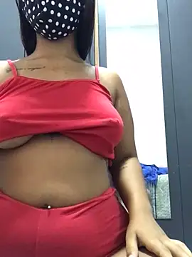 Snapshot of larissa1705 chatting on February 2025 04:08:01 PM larissa1705 online show from February 2025 04:08:01 PM