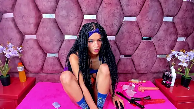 Snapshot of SaraLoveee_ chatting on January 2025 06:05:02 AM SaraLoveee online show from January 2025 06:05:02 AM