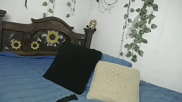DominaLeona online show from May 2026 10:15:02 PM