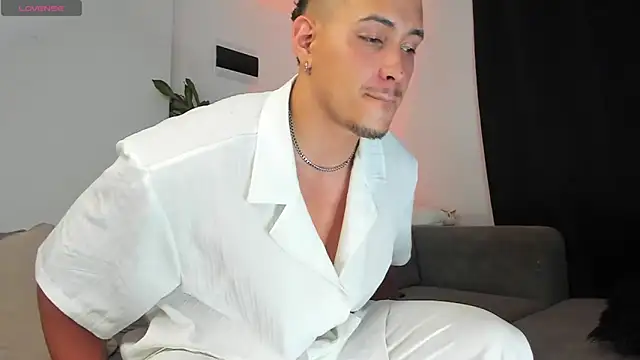 lucasanto  online show from March 2025 04:10:01 AM