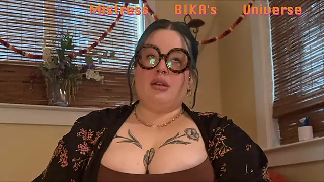 Snapshot of MissBika chatting on March 2025 12:15:01 AM MissBika online show from March 2025 12:15:01 AM