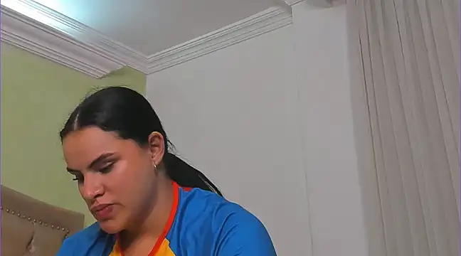 Snapshot of Luciluu20 chatting on February 2025 01:19:02 AM Luciluu20 online show from February 2025 01:19:02 AM