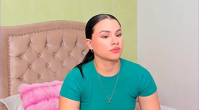 Snapshot of Luciluu20 chatting on March 2025 08:10:02 PM Luciluu20 online show from March 2025 08:10:02 PM