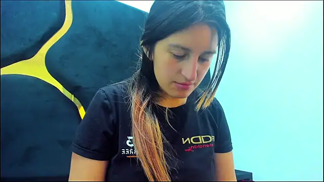 GiaRoussel online show from February 2025 01:39:01 PM