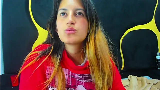 GiaRoussel online show from March 2025 06:48:02 PM