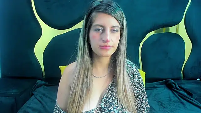 GiaRoussel online show from October 2025 03:58:01 PM