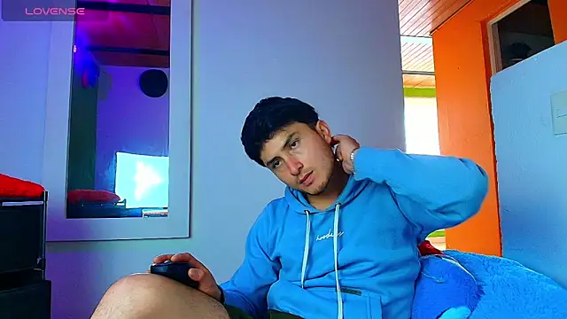 santyago taylor online show from December 2025 06:47:02 PM