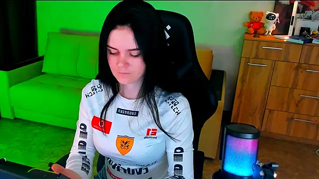 Lora Cain online show from February 2025 03:05:01 PM