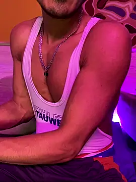 Snapshot of thesummerboy chatting on December 2024 11:30:02 AM thesummerboy online show from December 2024 11:30:02 AM