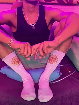 Snapshot of thesummerboy chatting on December 2024 01:55:02 PM thesummerboy online show from December 2024 01:55:02 PM