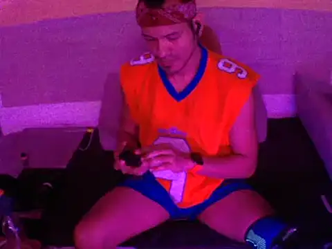 Snapshot of thesummerboy chatting on January 2025 12:06:01 AM thesummerboy online show from January 2025 12:06:01 AM