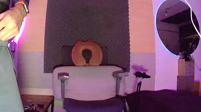 Snapshot of thesummerboy chatting on February 2025 03:16:02 AM thesummerboy online show from February 2025 03:16:02 AM