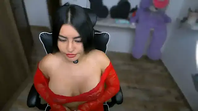 Layla Nicols online show from June 2026 12:18:02 PM