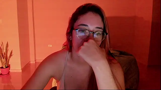 Snapshot of atenas_05_ chatting on February 2026 09:25:02 AM atenas 05 online show from February 2026 09:25:02 AM