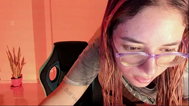 Snapshot of atenas_05_ chatting on February 2026 10:50:01 PM atenas 05 online show from February 2026 10:50:01 PM