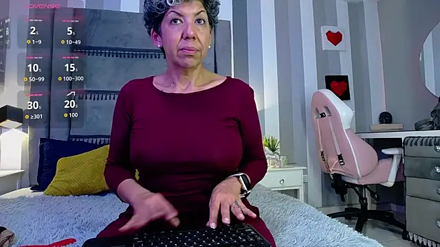 Julianewell online show from January 2026 12:10:02 PM