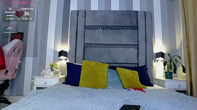 Julianewell online show from February 2026 12:32:02 PM