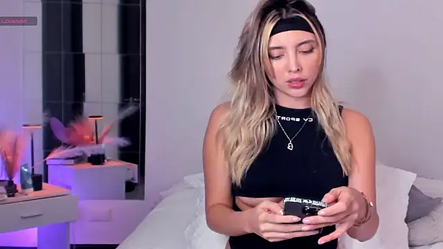 sammanthalove online show from March 2026 03:23:01 AM