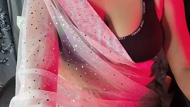 Snapshot of SexyAndHottie chatting on December 2025 05:18:02 PM SexyAndHottie online show from December 2025 05:18:02 PM