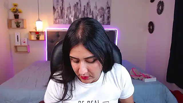 mia aira online show from February 2025 08:15:01 PM