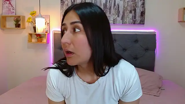 mia aira online show from September 2025 03:35:01 PM