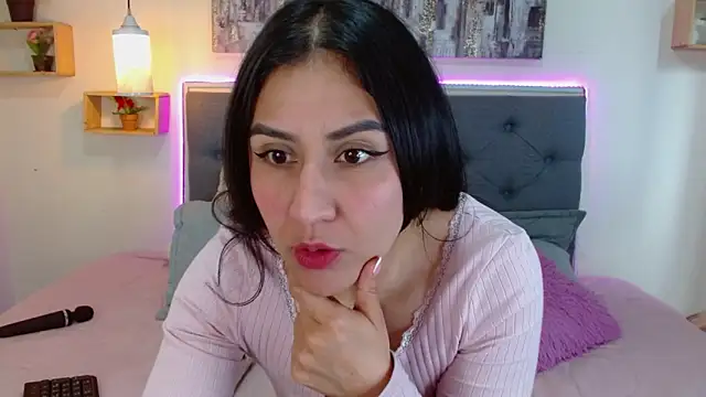 mia aira online show from November 2025 03:55:02 PM