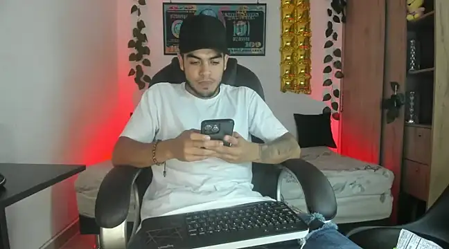 mikee scooth online show from February 2025 04:01:01 AM