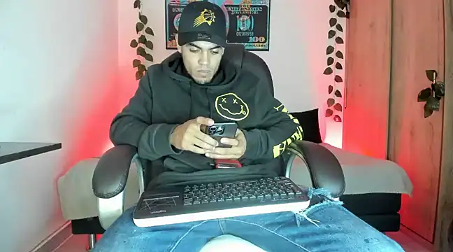 mikee scooth online show from March 2025 03:19:01 AM